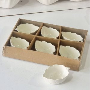 ست پیاله برگ سفید ۶ عددی با طراحی فانتزی و مدرن برای سرو چاشنی و مزه