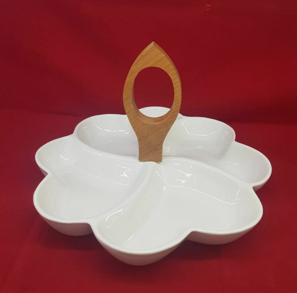 اردوخوری ۴ خانه قلب دسته چوبی اردوخوری ۴ خانه طرح قلب دسته چوبی برای سرو شیک تنقلات